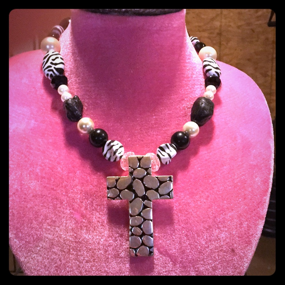 B&W chunky beaded necklace with detachable cross